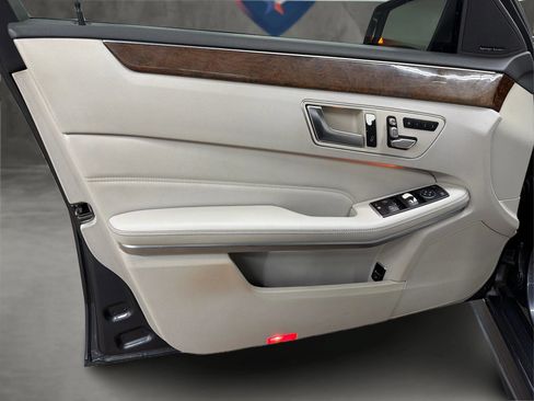 Used 2014 Mercedes-Benz E 350 Sedan w/ Premium 1 Package image 33