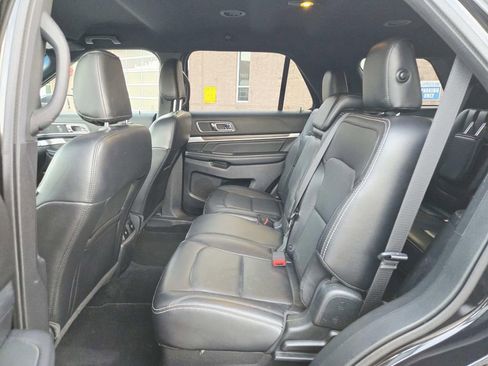 Used 2019 Ford Explorer Limited w/ Class III Trailer Tow Package FWD image 12