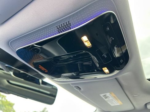 Used 2025 Mercedes-Benz C 300 Sedan image 42