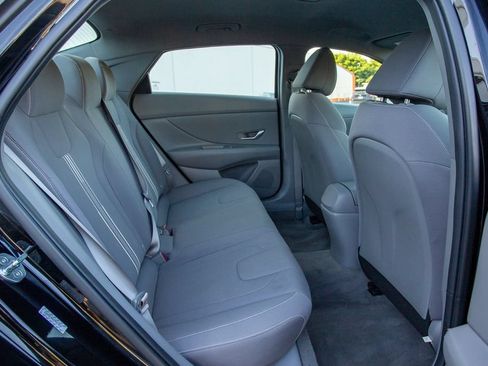 Used 2022 Hyundai Elantra SEL w/ Convenience Package FWD image 14