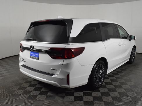 New 2026 Honda Odyssey Touring image 6