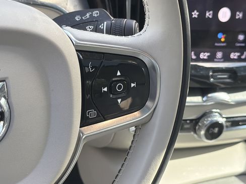 Used 2024 Volvo XC60 B5 Plus w/ Protection Package Premier AWD/4WD image 20