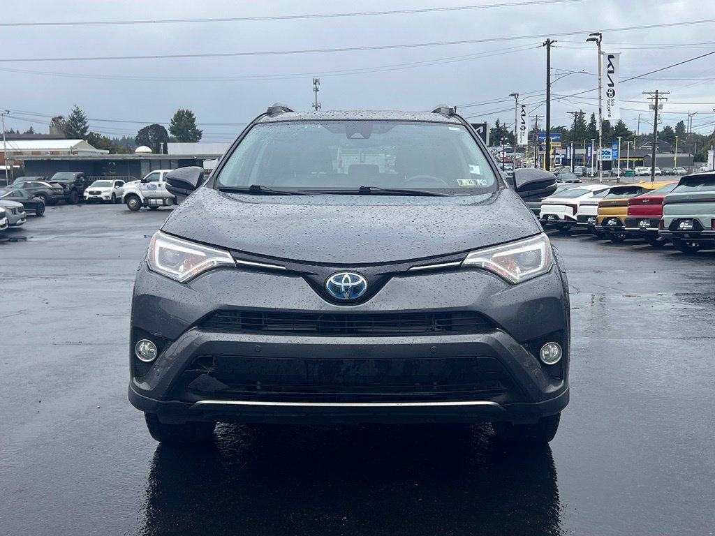 Used 2018 Toyota RAV4 Limited AWD/4WD image 4