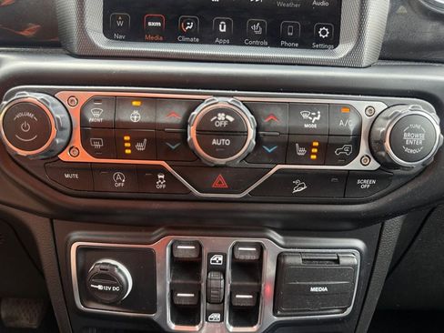 Used 2020 Jeep Wrangler Unlimited Sahara AWD/4WD image 29