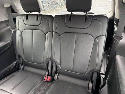Used 2023 Jeep Grand Cherokee L Limited w/ Luxury Tech Group II AWD/4WD image 11