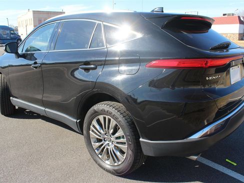 Used 2023 Toyota Venza XLE image 15