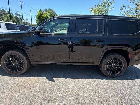 New 2026 Jeep Grand Wagoneer Summit AWD/4WD image 11