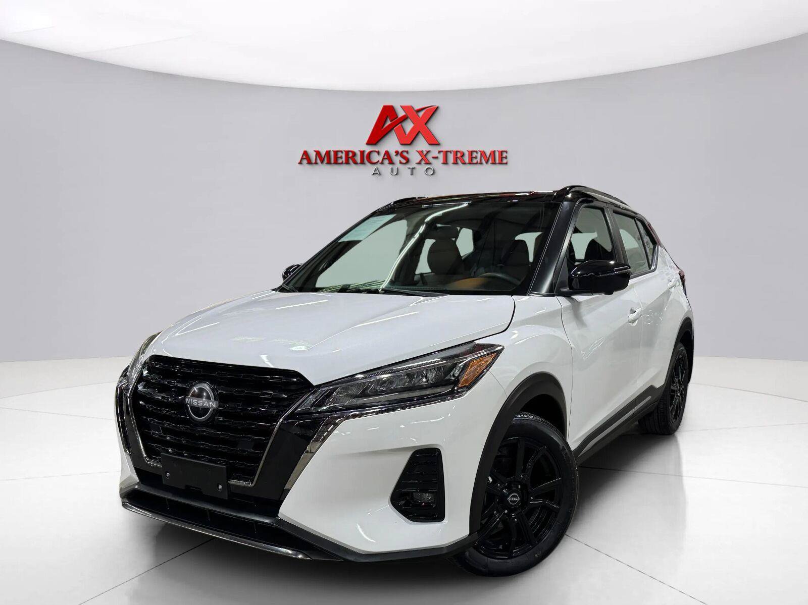 Used 2023 Nissan Kicks SR w/ SR Premium Package FWD image 1