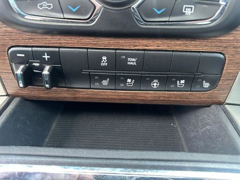 Used 2017 RAM 1500 Laramie w/ Convenience Group image 10