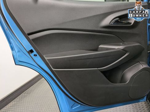 Used 2025 Chevrolet Trax RS w/ Sunroof Package FWD image 23
