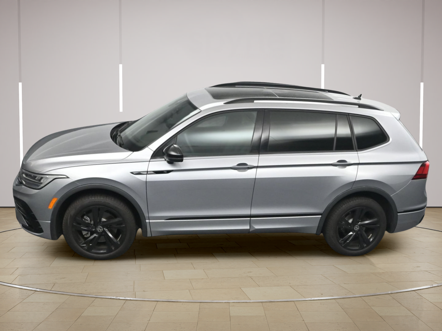 Used 2024 Volkswagen Tiguan SE R-Line FWD image 38