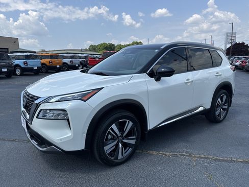 Used 2023 Nissan Rogue SL w/ SL Premium Package FWD image 2