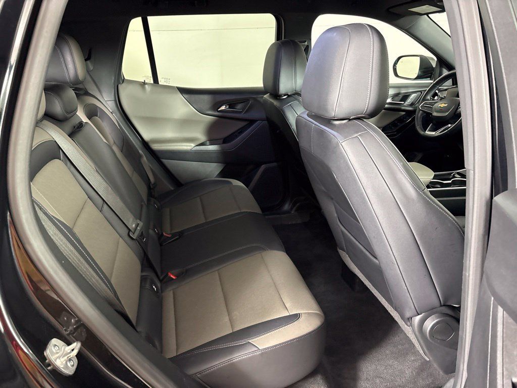 Used 2025 Chevrolet Equinox LT w/ Convenience Package II FWD image 22