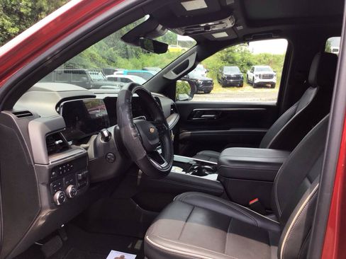 Used 2025 Chevrolet Tahoe Premier AWD/4WD image 11