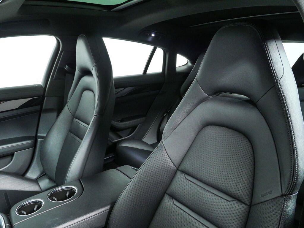Certified 2023 Porsche Panamera image 5