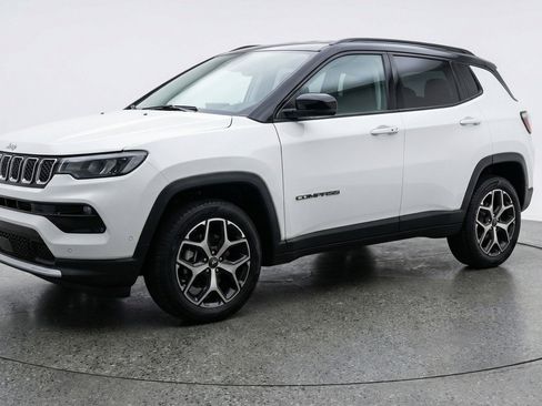 Used 2025 Jeep Compass Limited AWD/4WD image 3