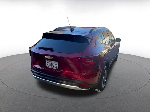 Used 2025 Chevrolet Trax LT image 14