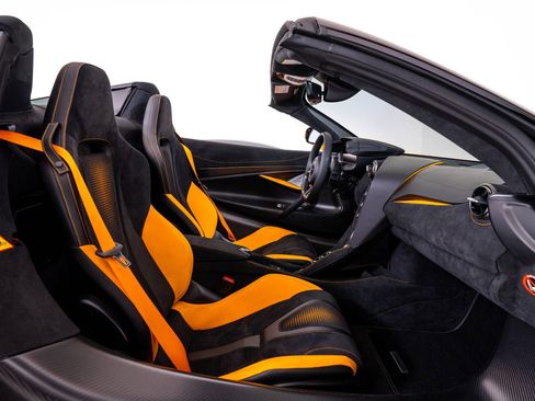 Used 2026 McLaren 750S Spider RWD image 23