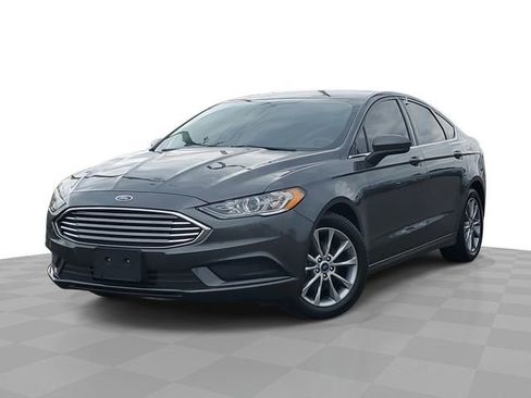 Used 2017 Ford Fusion SE w/ Fusion SE Technology Package FWD image 1
