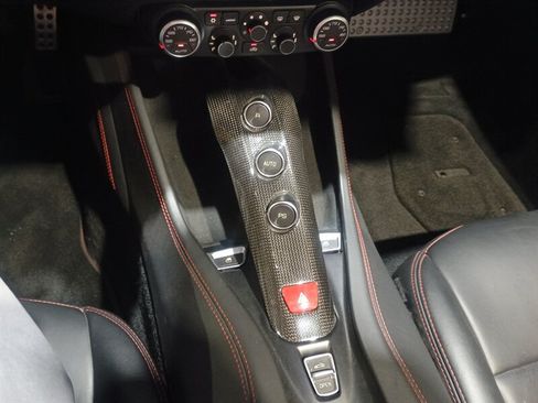 Used 2018 Ferrari California T RWD image 24