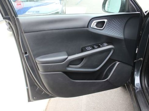 Used 2020 Kia Soul S FWD image 17