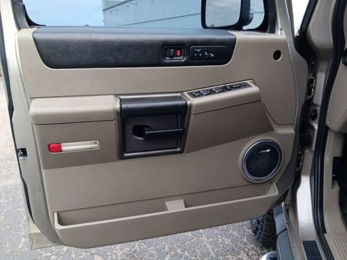 Used 2004 HUMMER H2 w/ Preferred Equipment Group AWD/4WD image 25