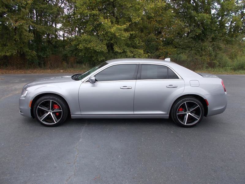 Used 2015 Chrysler 300 Limited RWD image 3