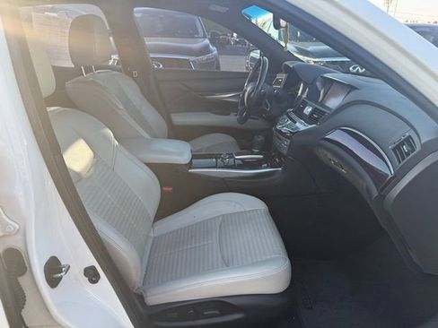 Used 2019 INFINITI Q70 Luxe w/ Sport Package AWD/4WD image 26