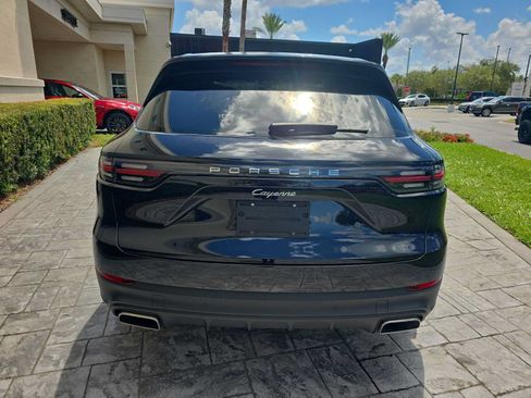 Used 2022 Porsche Cayenne AWD/4WD image 5