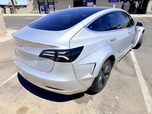 Used 2018 Tesla Model 3 Long Range RWD image 7