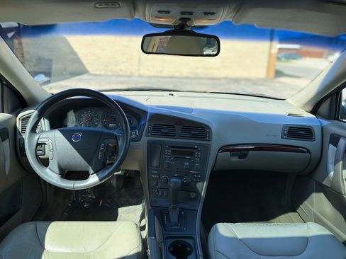 Used 2001 Volvo V70 2.4T image 10