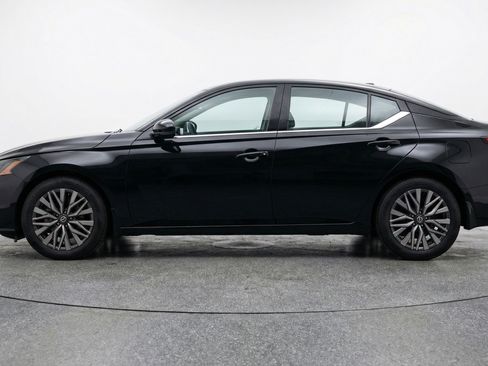 Used 2025 Nissan Altima 2.5 SV image 5