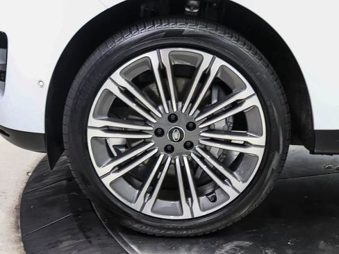Used 2024 Land Rover Range Rover Sport SE AWD/4WD image 9