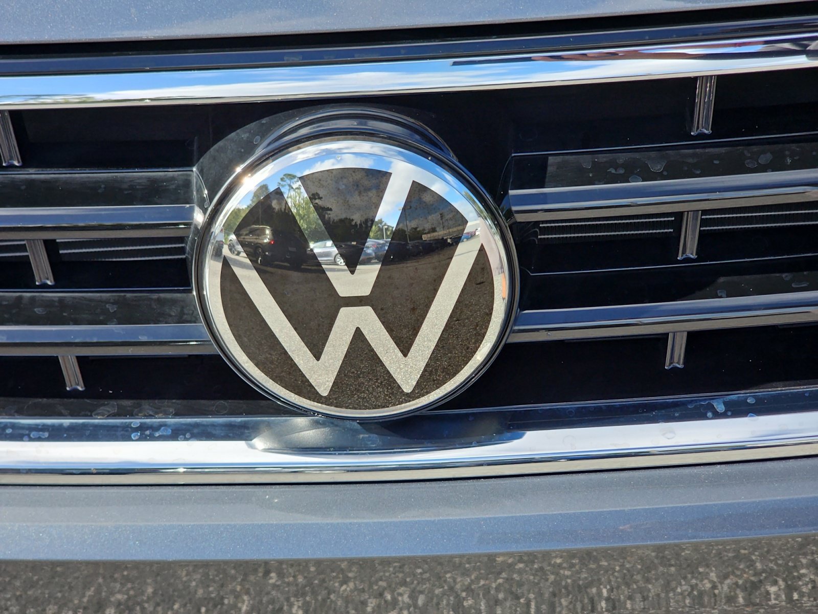 Used 2023 Volkswagen Tiguan SE R-Line FWD image 34