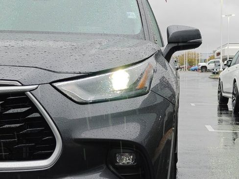 Used 2024 Toyota Highlander LE image 32