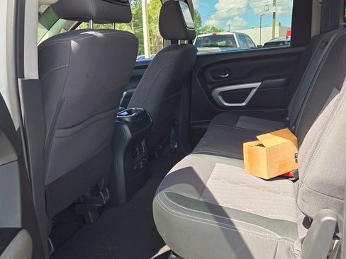 Used 2024 Nissan Titan SV w/ SV Convenience Package RWD image 5