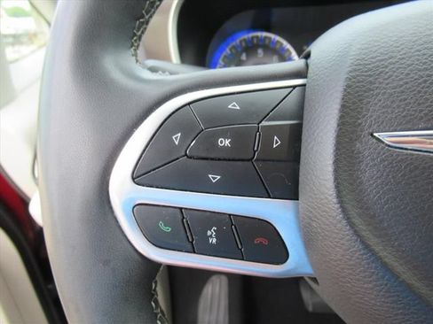 Certified 2023 Chrysler Voyager LX FWD image 21