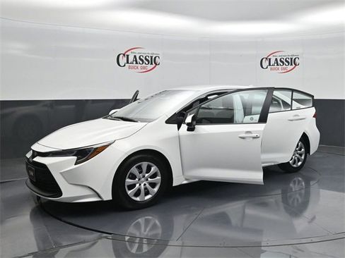 Used 2024 Toyota Corolla LE image 33