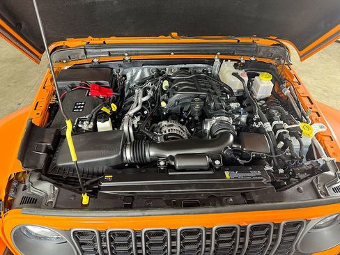 Certified 2025 Jeep Gladiator Sport w/ Premium Package AWD/4WD image 24
