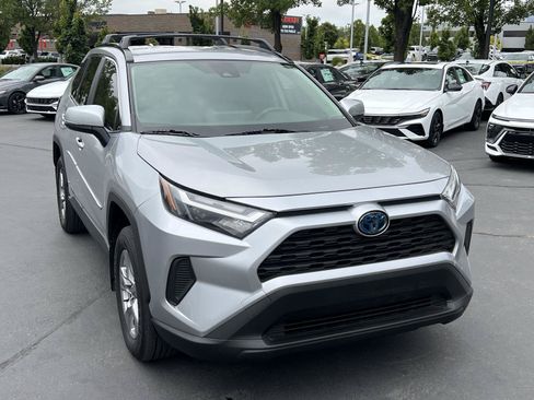Used 2024 Toyota RAV4 XLE AWD/4WD image 4