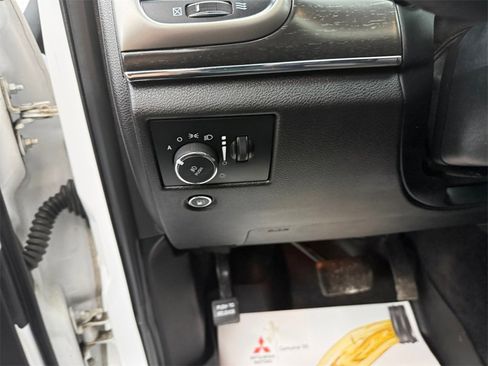 Used 2018 Jeep Grand Cherokee Limited image 29