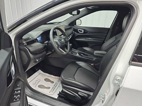 Used 2023 Jeep Compass Altitude image 28