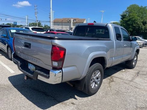 Used 2019 Toyota Tacoma SR5 w/ SR5 Appearance Package (SM) AWD/4WD image 4