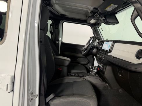 Used 2025 Jeep Wrangler Unlimited Sahara w/ Safety Group image 31