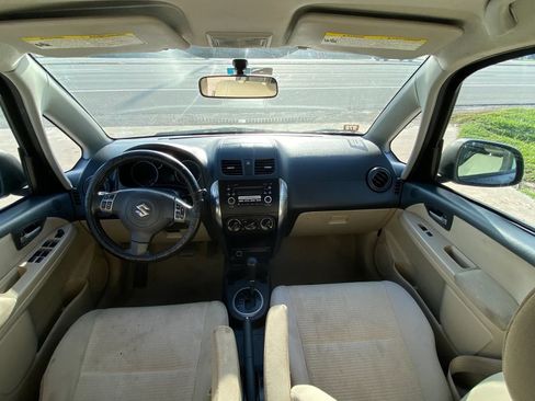Used 2010 Suzuki SX4 LE FWD image 2