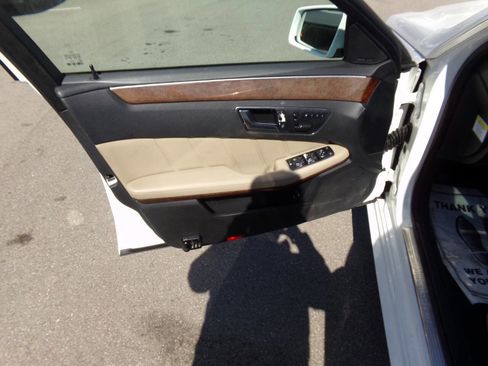 Used 2013 Mercedes-Benz E 350 BlueTEC Sedan image 8