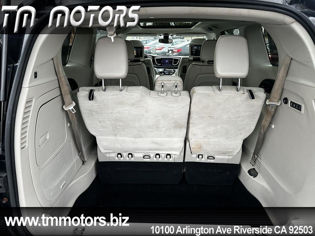 Used 2017 Chrysler Pacifica Limited w/ UConnect Theater Package FWD image 21