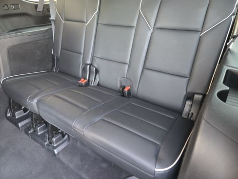 Used 2023 Cadillac Escalade ESV Premium Luxury AWD/4WD image 31