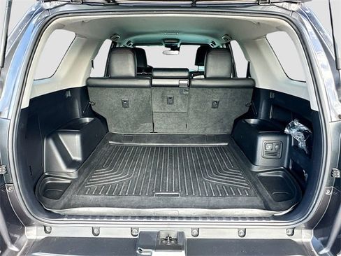 Used 2020 Toyota 4Runner SR5 Premium image 25
