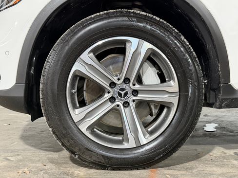 Used 2021 Mercedes-Benz GLC 300 4MATIC image 11